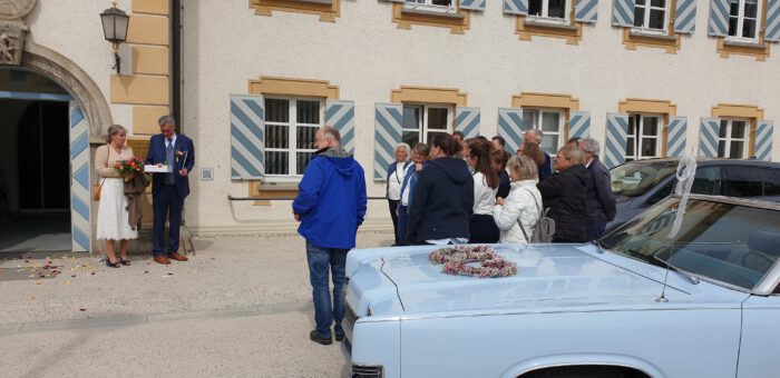 Der Gospelchor singt auf der Hochzeit seines Chorleiters